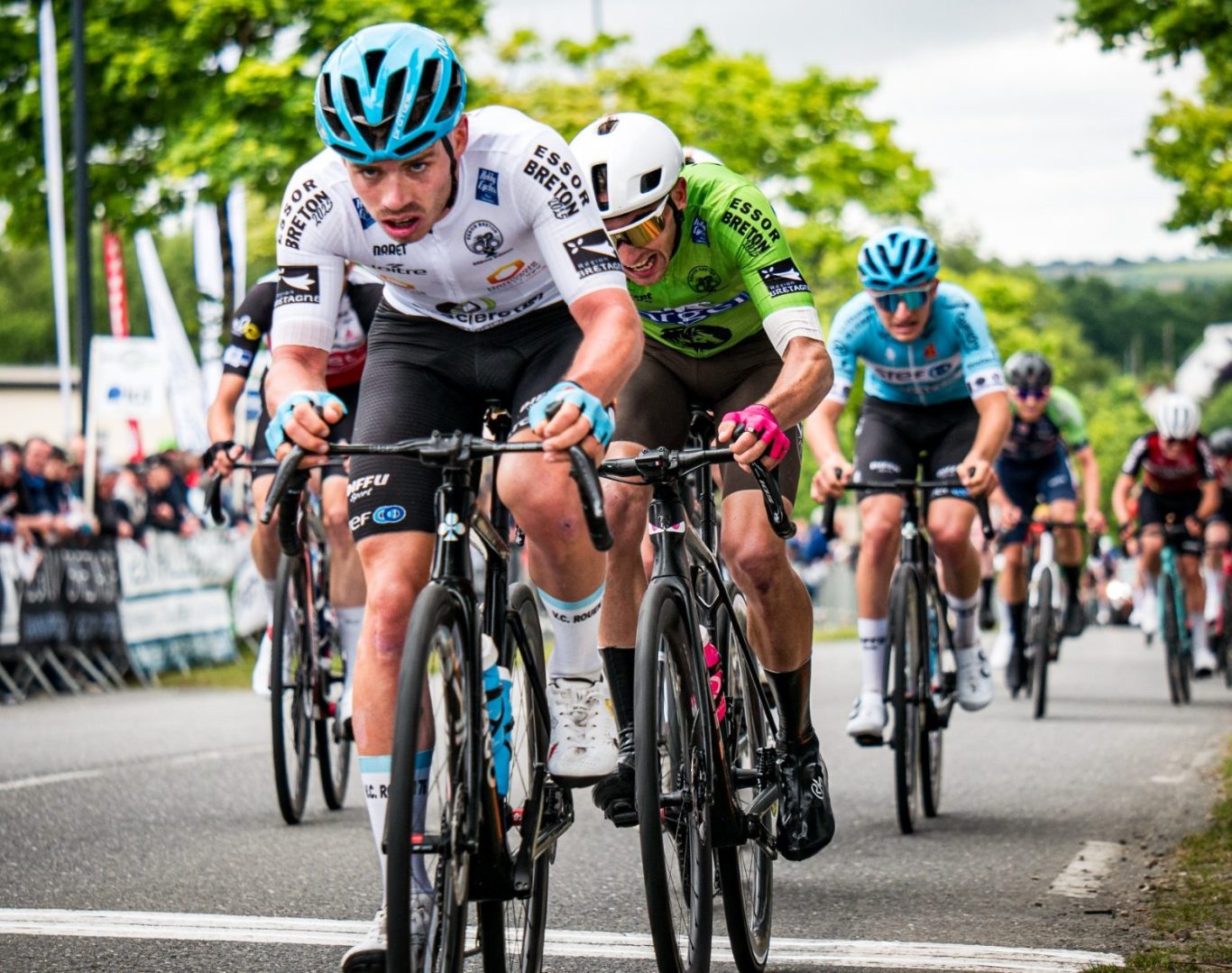 ALT="Matthew FOX et Tom MAINGUENAUD sur l'Essor Breton"